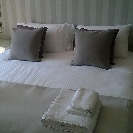 Отель Rose & Crown Yealmpton Экстерьер фото
