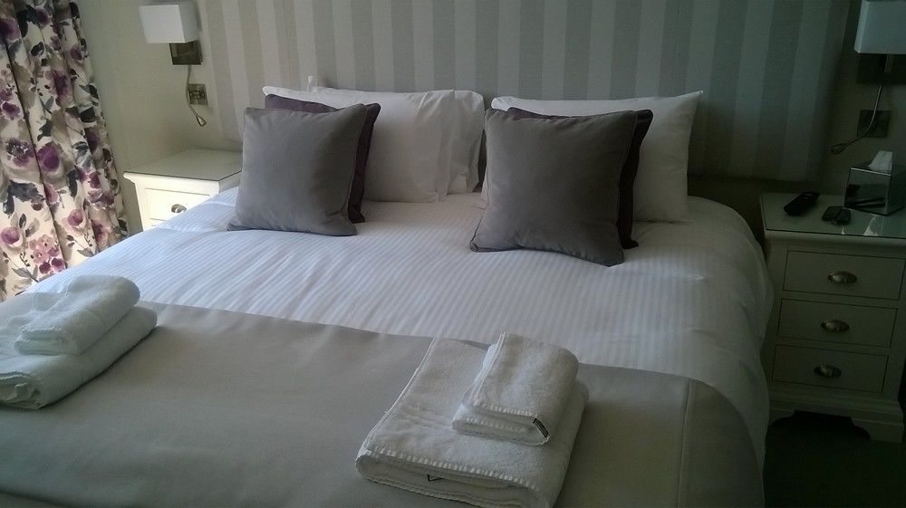 Отель Rose & Crown Yealmpton Экстерьер фото