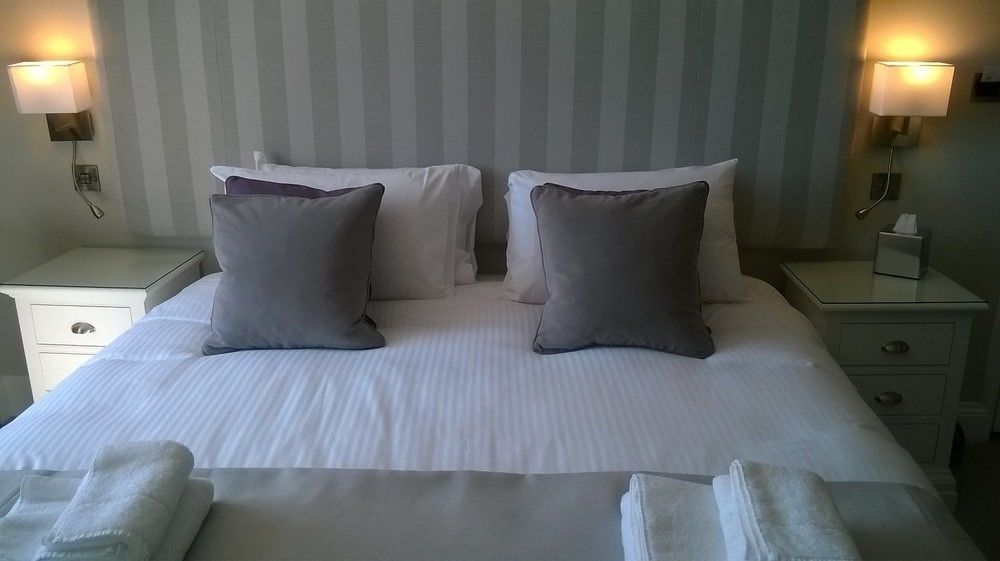 Отель Rose & Crown Yealmpton Экстерьер фото
