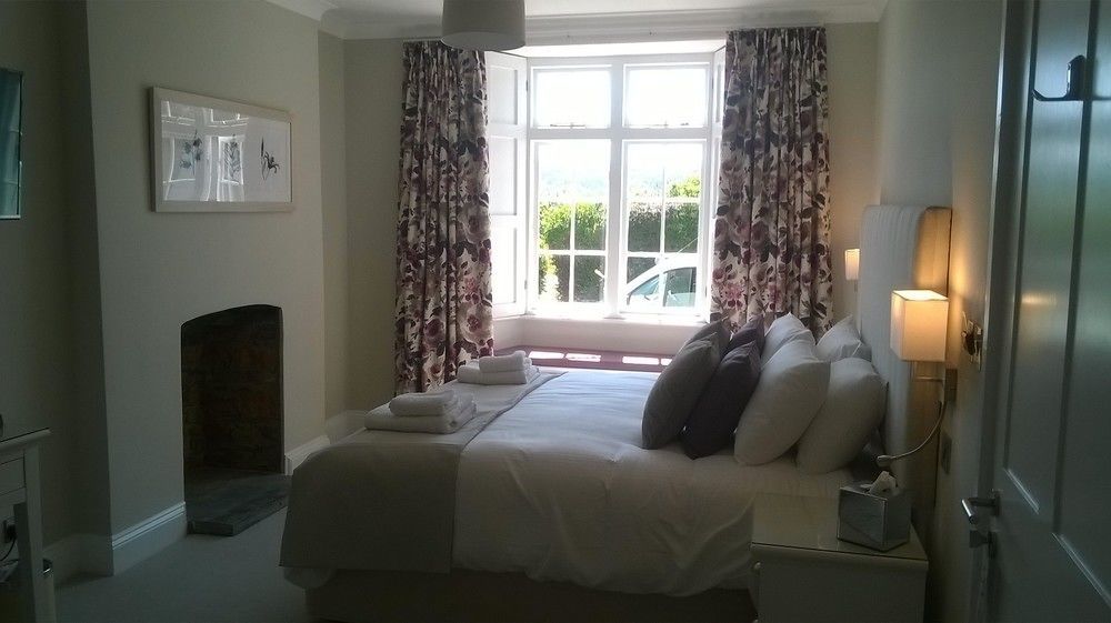 Отель Rose & Crown Yealmpton Экстерьер фото