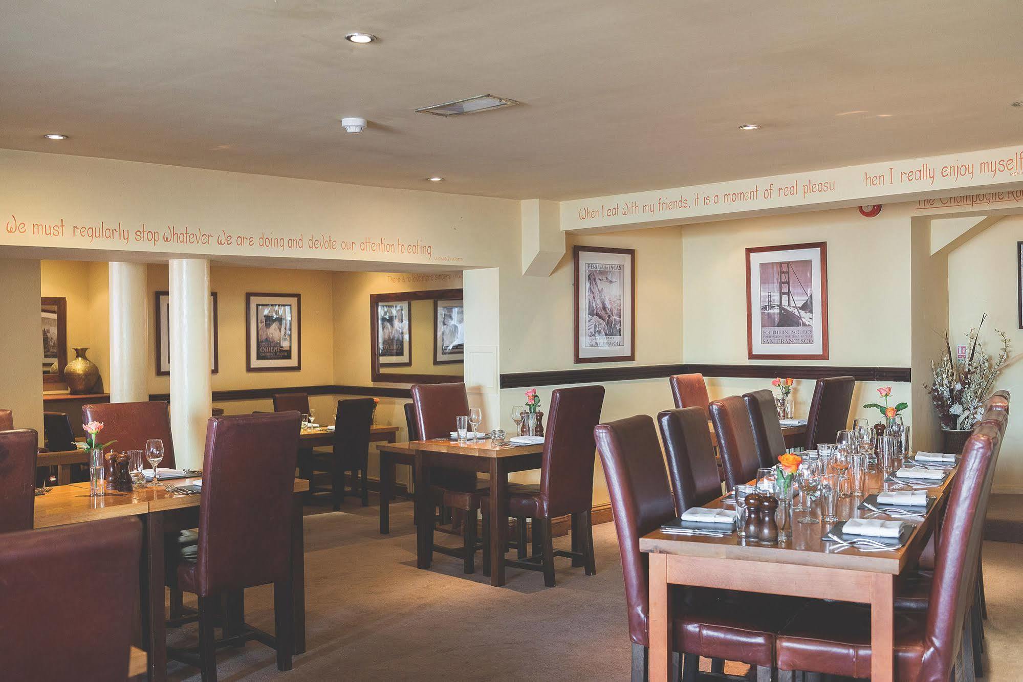 Отель Rose & Crown Yealmpton Экстерьер фото