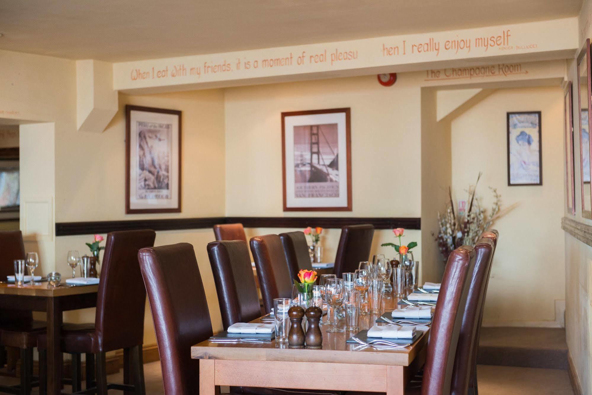 Отель Rose & Crown Yealmpton Экстерьер фото