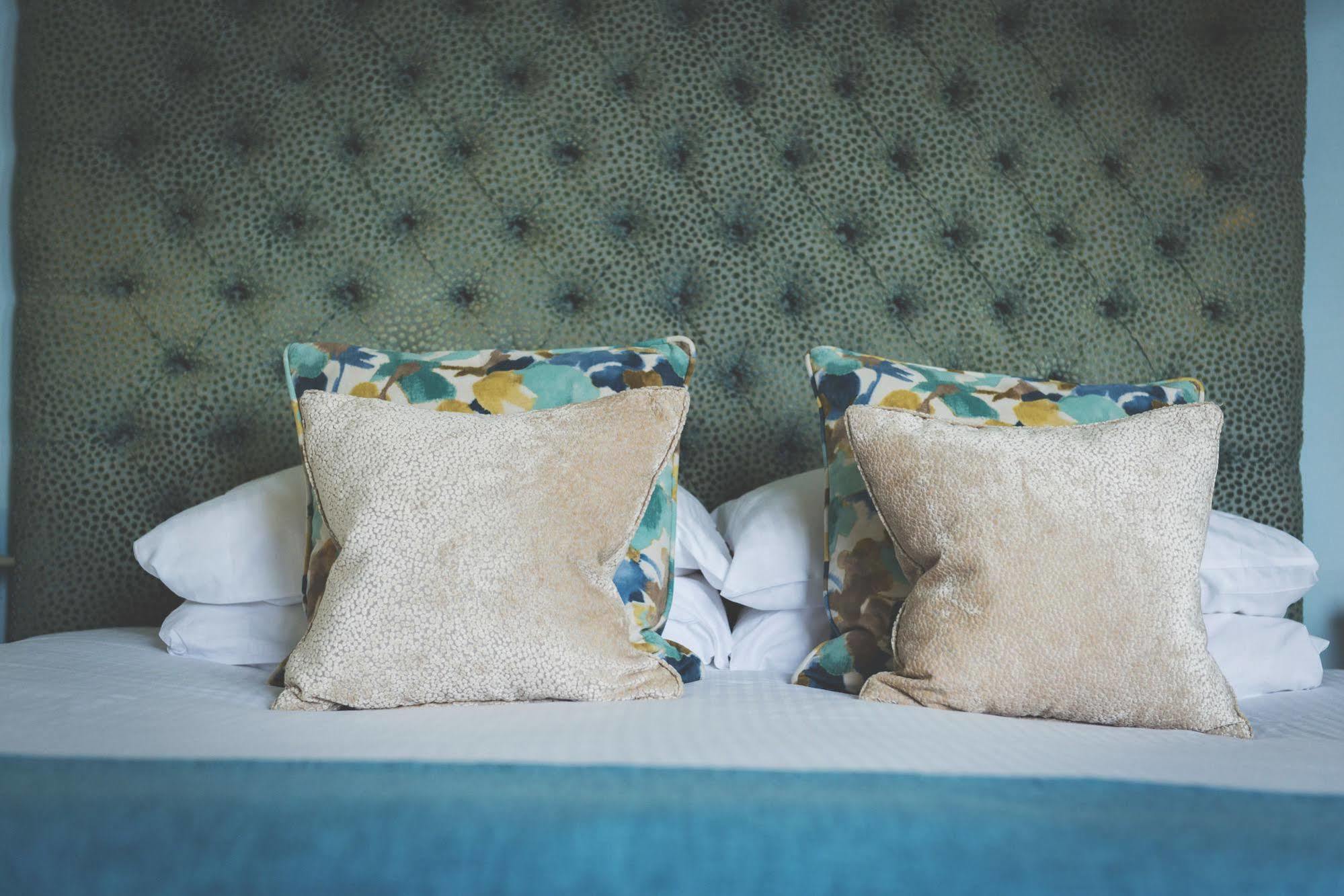 Отель Rose & Crown Yealmpton Экстерьер фото