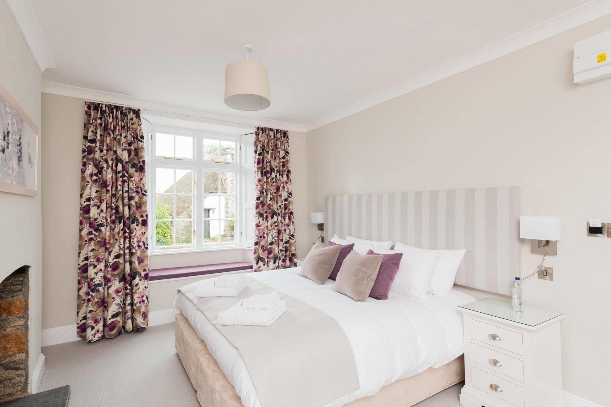 Отель Rose & Crown Yealmpton Экстерьер фото
