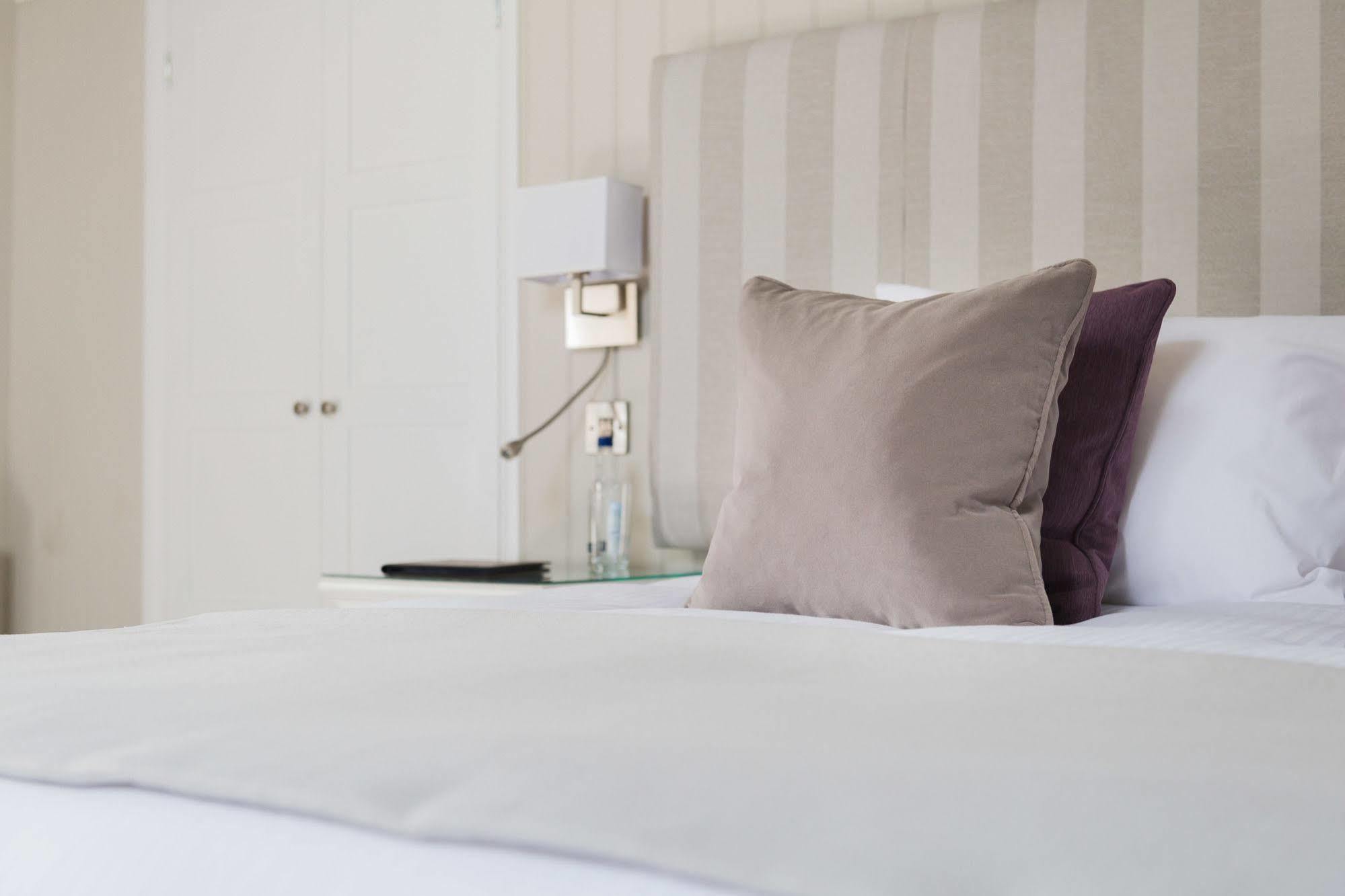 Отель Rose & Crown Yealmpton Экстерьер фото