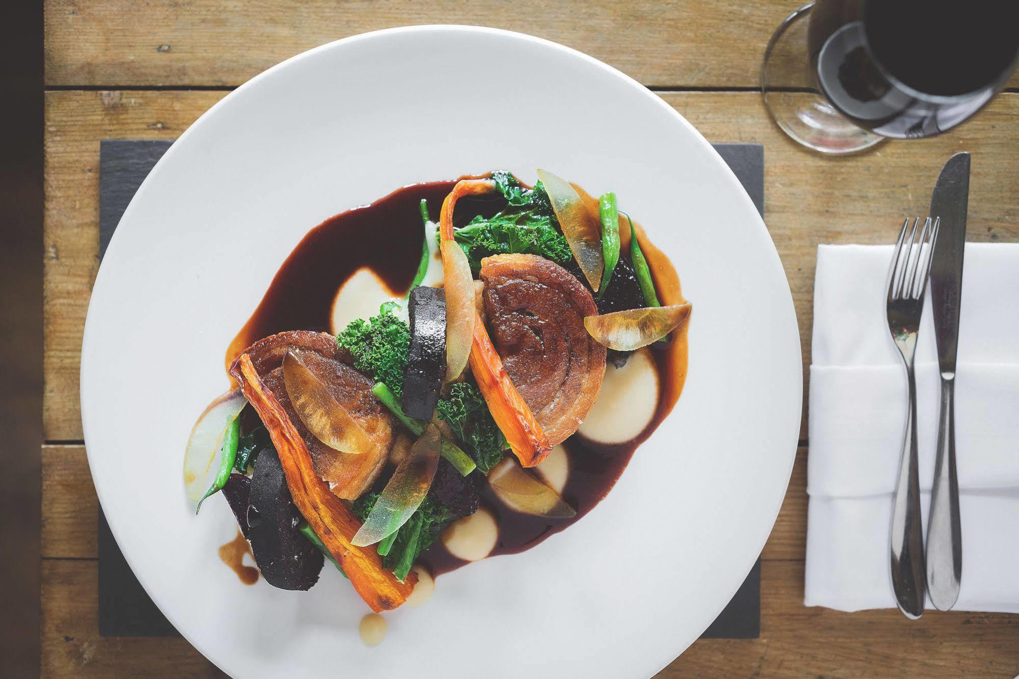 Отель Rose & Crown Yealmpton Экстерьер фото