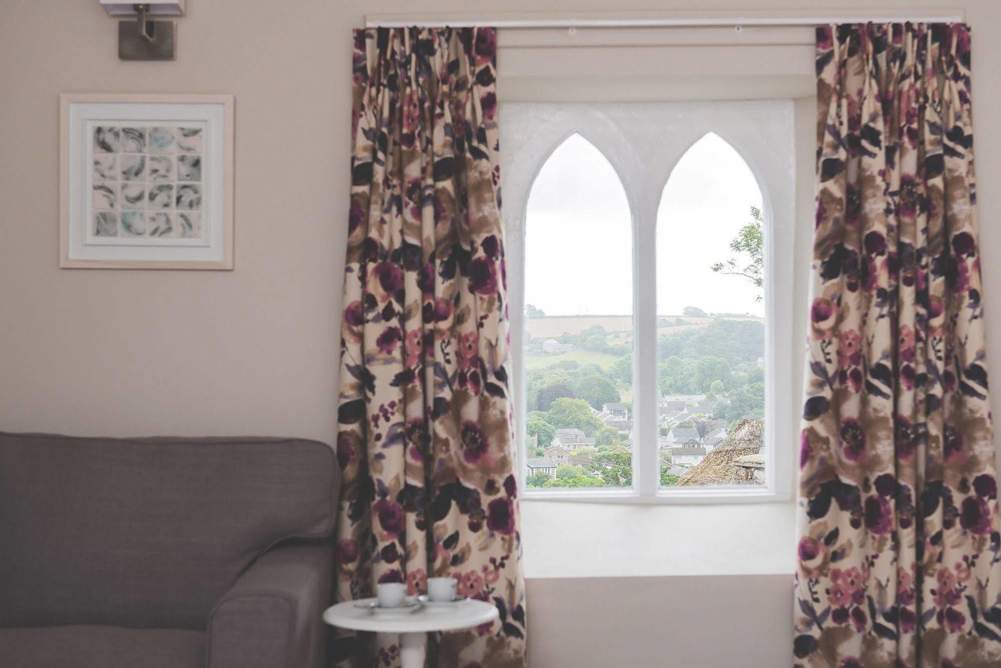 Отель Rose & Crown Yealmpton Экстерьер фото